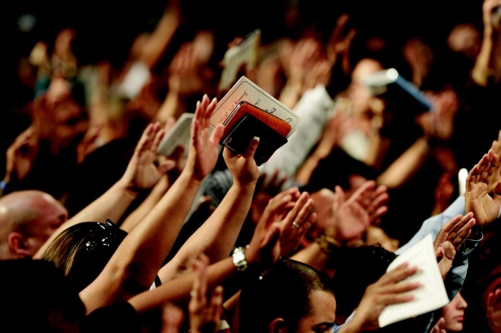 Em tempos dist&oacute;picos, a religi&atilde;o vai assumir o poder no Brasil - foto< Pixabay