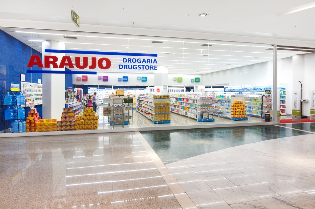 Novo servi&ccedil;o da Drogaria Ara&uacute;jo possibilita ao cliente comprar em casa e retirar o produto em qualquer loja 