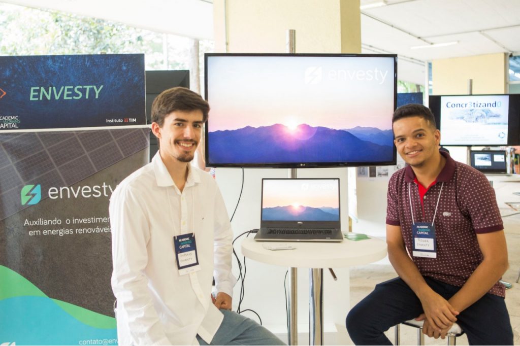 Startup dos estudantes Roger Mathews e Gustavo Soares facilita o acesso &agrave; energia solar