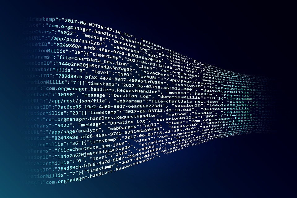 tela de computador reproduzindo linhas de programa&ccedil;&atilde;o de software