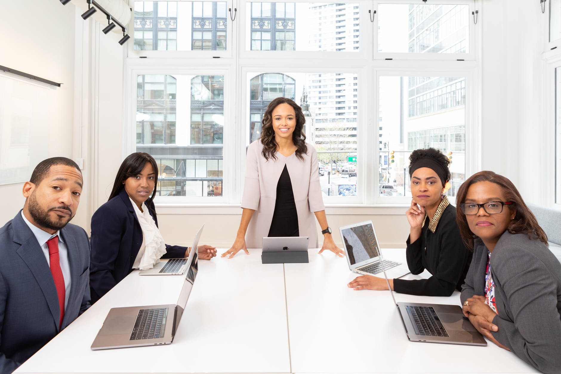 Estudos apresentados em evento "Mulheres, Empresas e Direito" refor&ccedil;am a dimens&atilde;o dos desafios. Foto por Rebrand Cities em Pexels.com