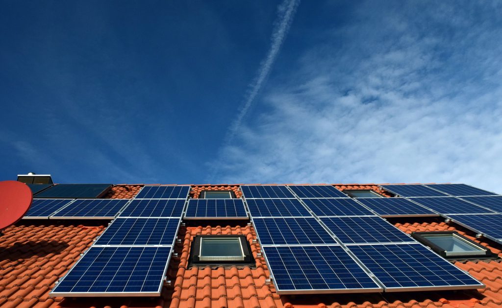 Fonte de energia renov&aacute;vel &eacute; vers&aacute;til e traz benef&iacute;cios ao meio ambiente. Foto: Pixabay.