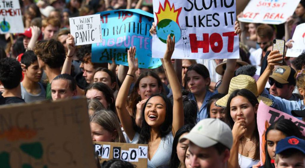Protesto contra falta de resultados dos pactos leva milhares de estudantes &agrave; rua no mundo todo. Foto: EFE
