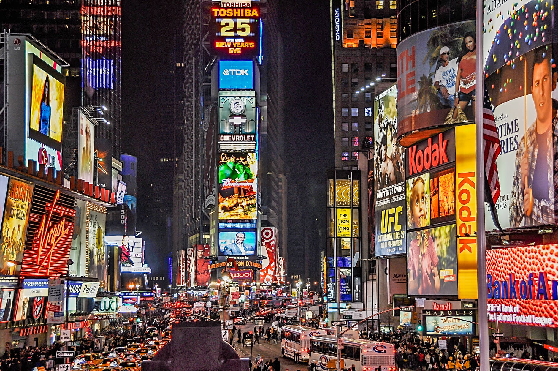 A Sociedade 5.0 nada mais &eacute; do que a converg&ecirc;ncia de todas as inova&ccedil;&otilde;es com o objetivo de facilitar a vida dos seres humanos. Foto por Jose Francisco Fernandez Saura em <a href="https://www.pexels.com/photo/street-lights-802024/" rel="nofollow">Pexels.com</a>