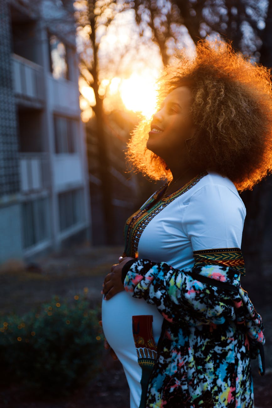O objetivo &eacute; apoiar pesquisas que promovam o desenvolvimento cient&iacute;fico, tecnol&oacute;gico ou de inova&ccedil;&atilde;o da &aacute;rea da sa&uacute;de. Foto por Dahlak Tarekegn em <a href="https://www.pexels.com/photo/pregnant-woman-2100864/" rel="nofollow">Pexels.com</a>