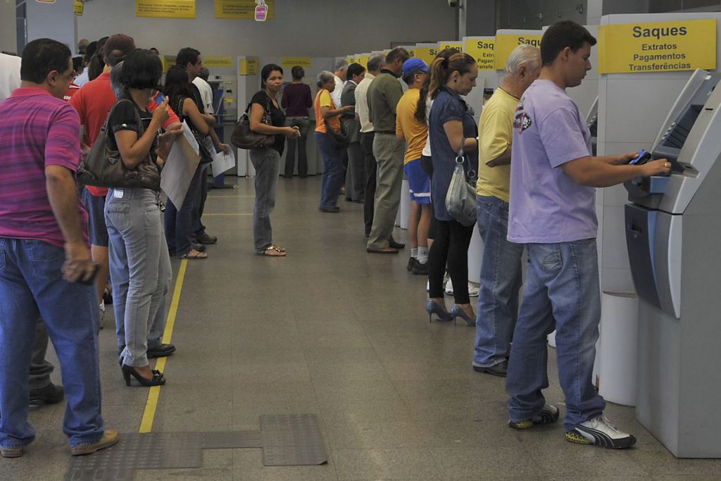 Queda dos juros b&aacute;sicos e concorr&ecirc;ncia com bancos digitais v&atilde;o justificar novos cortes de despesas dos bancos tradicionais. Foto: Ag&ecirc;ncia Brasil