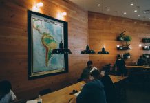 Futuro do coworking: por que os espaços vão continuar crescendo Espaços de coworking seguem beneficiados pela combinação de variáveis tecnológicas, mercadológicas e de gestão empresarial. Imagem de StockSnap por Pixabay