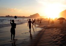 Boletim Radar do Futuro: prudência e caldo de galinha não fazem mal Metade das praias do mundo pode desaparecer até o final do século devido ao aumento do nível do mar e à erosão costeira, de acordo com novo estudo liderado pelo Centro Comum de Pesquisa da Comissão Europeia (JRC). Foto: Paulo Duarte - Pixabay