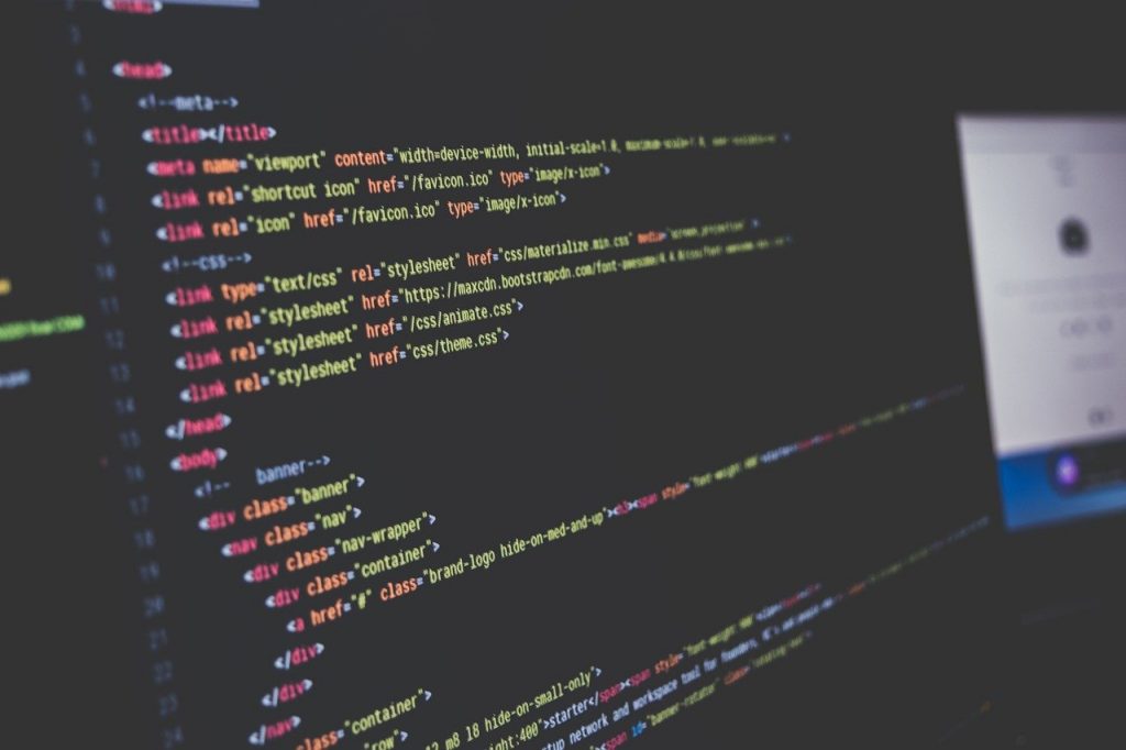Tela de computador com dados. Profiss&otilde;es do futuro: detetive de dados, o especialista em buscas na internet.
