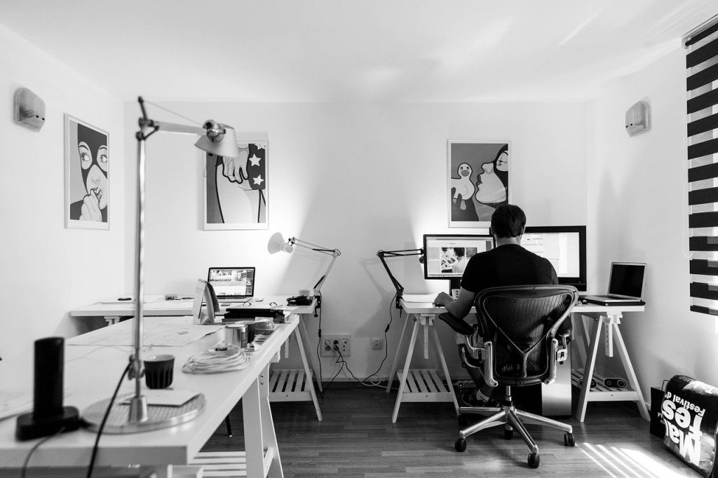 A pergunta que fica &eacute;: Ser&aacute; que n&oacute;s brasileiros estamos, de fato, preparados para uma rotina de trabalho sem intera&ccedil;&atilde;o com os demais colaboradores de uma companhia?