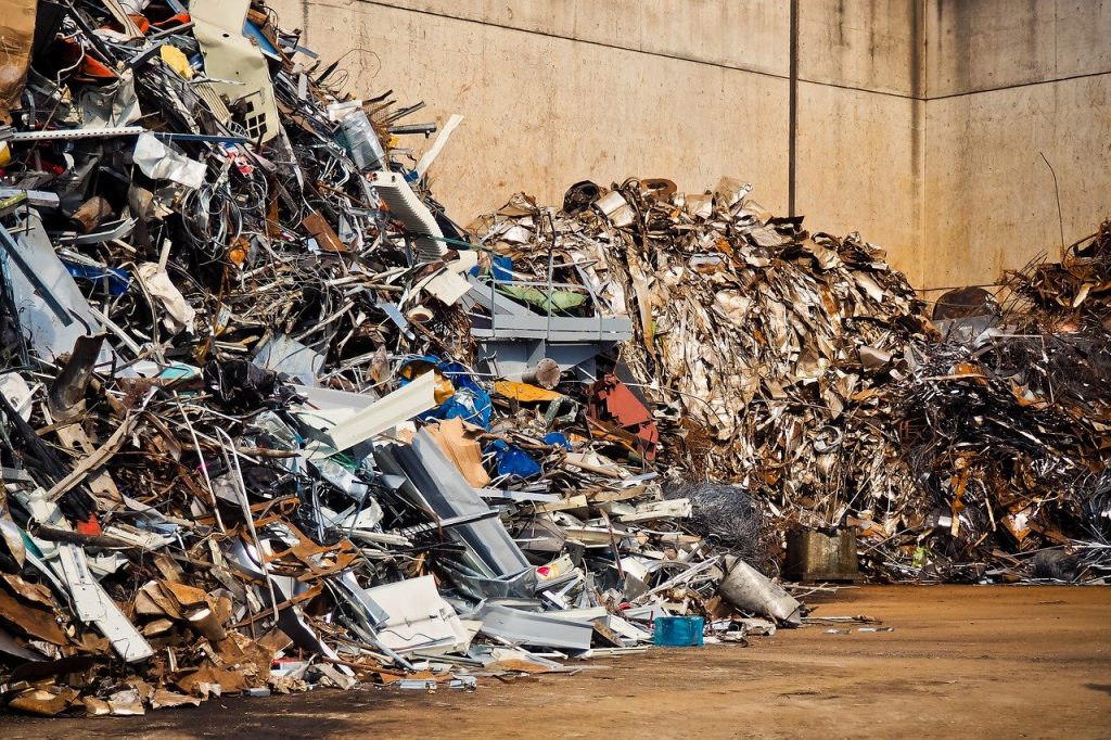 A maior parte desse lixo &eacute; constitu&iacute;da por material pl&aacute;stico e metal barato, mas tamb&eacute;m h&aacute; cobre, ouro e outros metais preciosos. foto: Pixabay