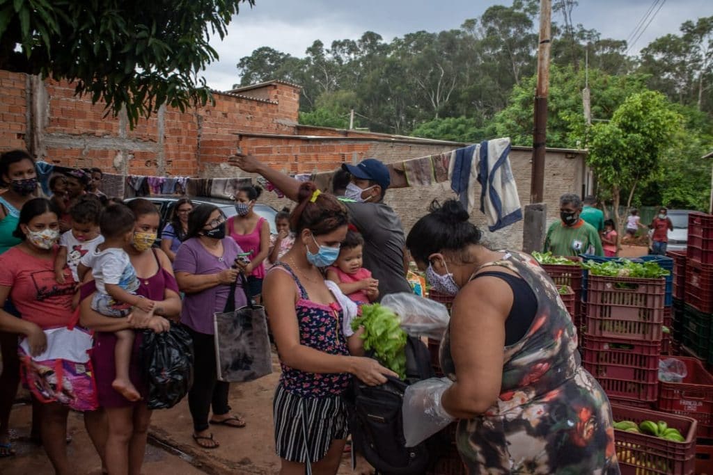 foto popula&ccedil;ao recorre a distribui&ccedil;&atilde;o de alimentos em ribeirao preto - foto:Filipe Augusto Peres fotos p&uacute;blicas