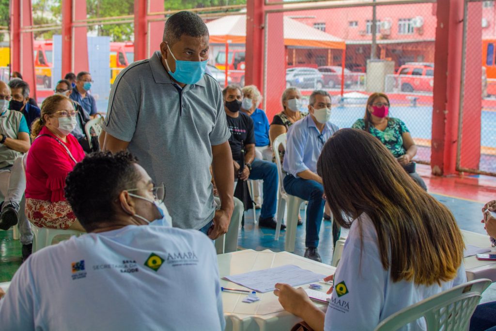 Notas econ&ocirc;micas: a vacina&ccedil;&atilde;o segue lenta no Brasil. Especialistas sinalizam a preocupa&ccedil;&atilde;o com o aumento dos casos de Covid-19 - Foto Maksuel Martins