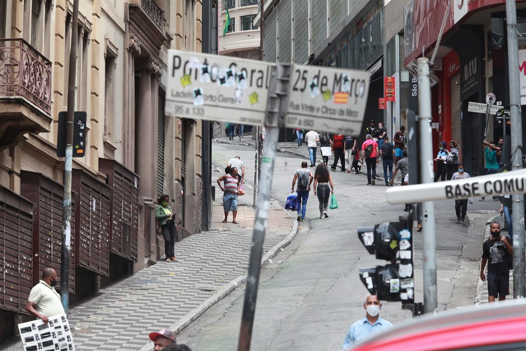Foto da regi&atilde;o central de sao paulo com baixo movimento e lojas fechadas Paulo Pinto/FotosPublicas