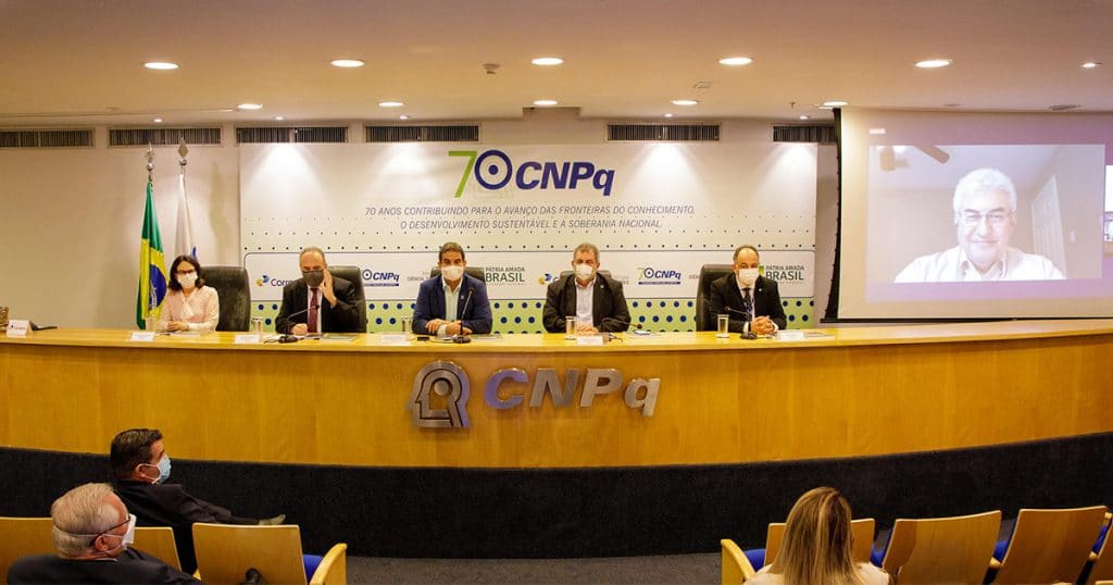 cnpq comemora aniversario em ambiente de tensao com cortes de bolsas de pesquisa