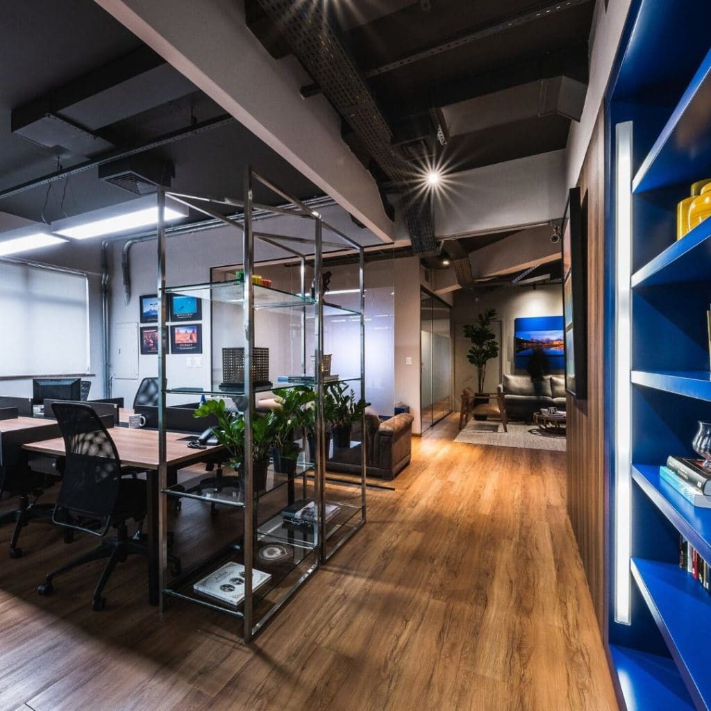 Head of Love: a humaniza&ccedil;&atilde;o do trabalho em tempos pand&ecirc;micos - 
foto de espa&ccedil;o de trabalho de coworking - divulga&ccedil;&atilde;o