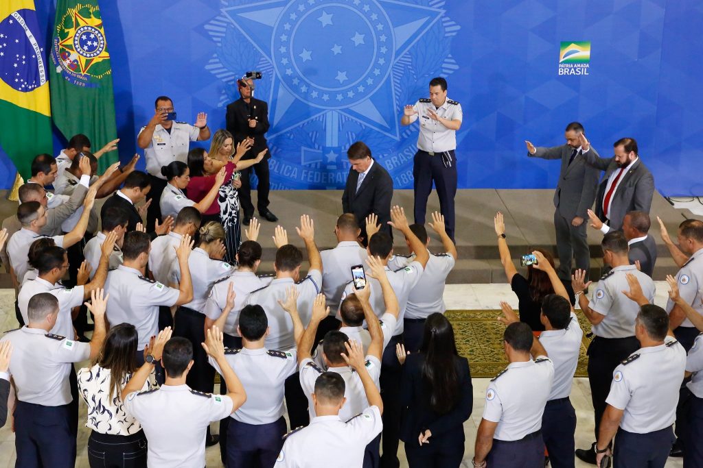 Presidente recebe apoio religioso de militares, que sofrem desgaste de imagem
Foto: Anderson Riedel/PR