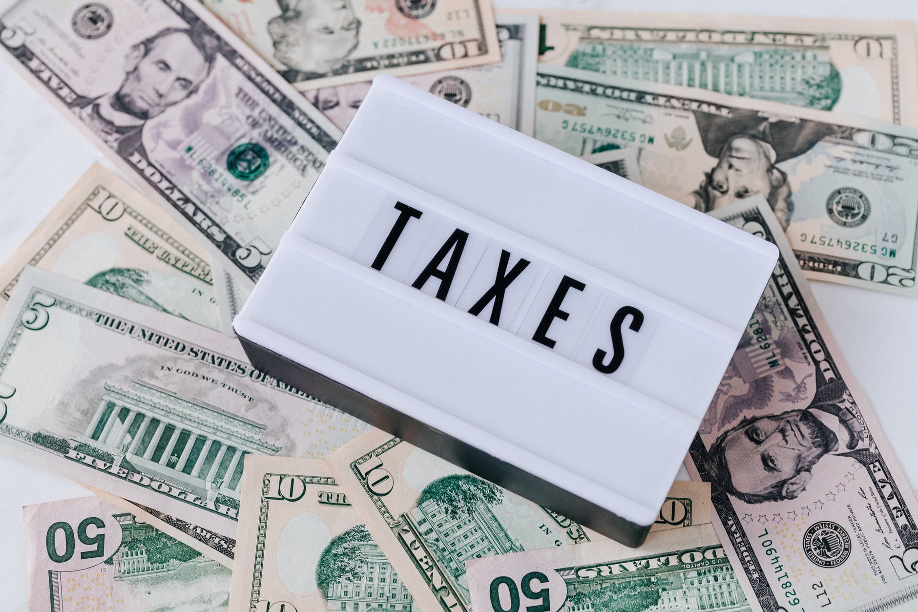ilustra&ccedil;&atilde;o sobre impostos para mat&eacute;ria 
sobre taxtechs
