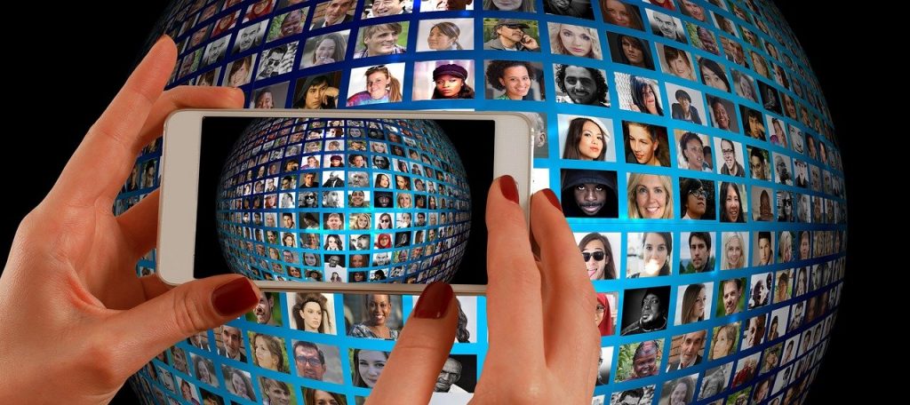 conversas sobre o futuro
ilustracao smarphone conectado a computadores em um globo - Imagem de <a href="https://pixabay.com/pt/users/geralt-9301/?utm_source=link-attribution&utm_medium=referral&utm_campaign=image&utm_content=1445489">Gerd Altmann</a> por <a href="https://pixabay.com/pt/?utm_source=link-attribution&utm_medium=referral&utm_campaign=image&utm_content=1445489">Pixabay</a>