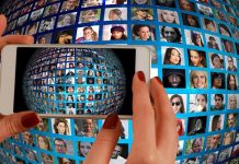 Conversas sobre o futuro: prêmio para que valoriza debates. E mais insights ilustracao smarphone conectado a computadores em um globo - Imagem de Gerd Altmann por Pixabay
