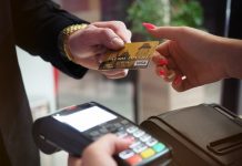 Chega ao fim o maior tabu e fator de tensão do marketing digital consumidor efetiva compra com cartão - marketing digital - foto: pexels