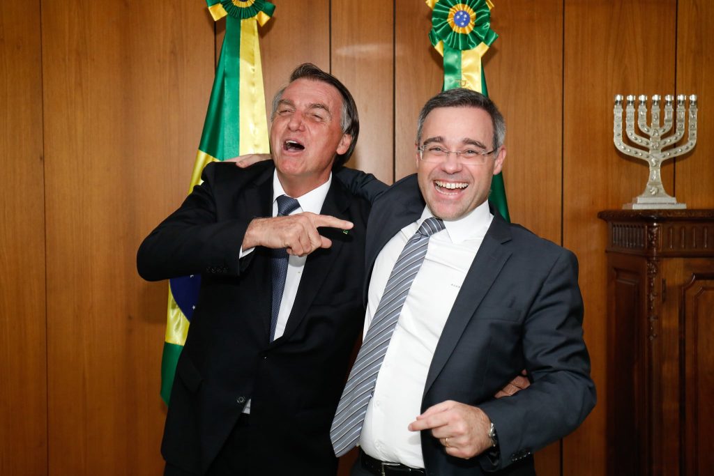 Presidente Jair Bolsonaro assina Decreto de Nomeação de André Mendonça para o Supremo Tribunal Federal. Foto: Alan Santos/PR