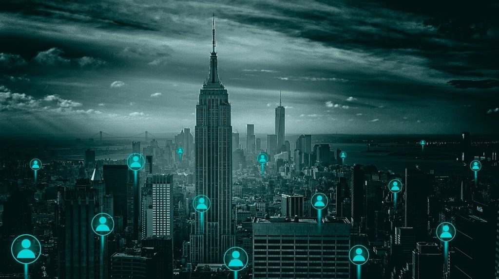 ilustra&ccedil;&atilde;o simula&ccedil;&atilde;o de cidade conectada sobre vis&atilde;o panor&acirc;mica de nova iorque - imagem: Pixabay