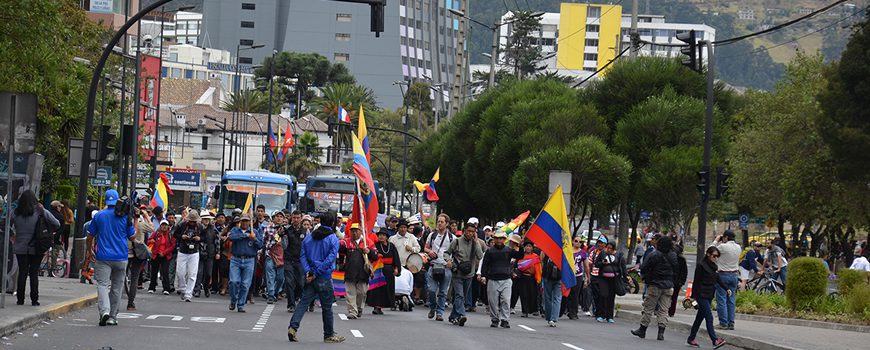 manifestacao contra deportacao jornalista brasileira 17082015 005