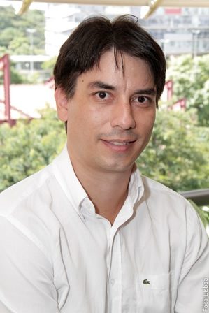 Adriano Veloso é professor de ciência da computação na UFMG Adriano Veloso é professor de ciência da computação na UFMG