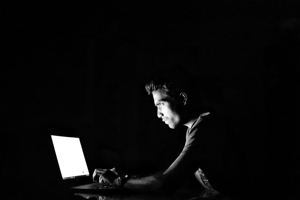Cultura da segurança digital ainda é um tema delicado em grandes empresas brasileiras, afirma pesquisa da 4CyberSec