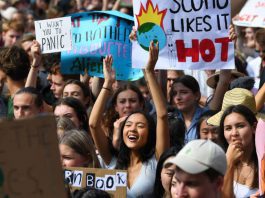 Protesto contra falta de resultados dos pactos leva milhares de estudantes à rua no mundo todo. Foto: EFE