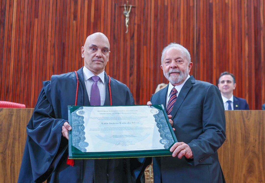 Cerimônia de diplomação de Luiz Inácio Lula da Silva e Geraldo Alckmin como Presidente e Vice-Presidente da República – 12/12/2022 Foto: Alejandro Zambrana/Secom/TSE - Fotospublicas.com Cerimônia de diplomação de Luiz Inácio Lula da Silva e Geraldo Alckmin como Presidente e Vice-Presidente da República – 12/12/2022 Foto: Alejandro Zambrana/Secom/TSE - Fotospublicas.com
